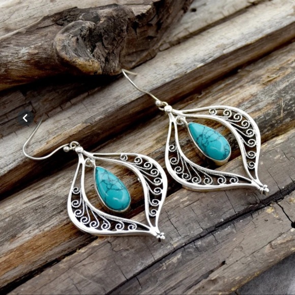 Jewelry - VINTAGE TURQUOISE EARRINGS